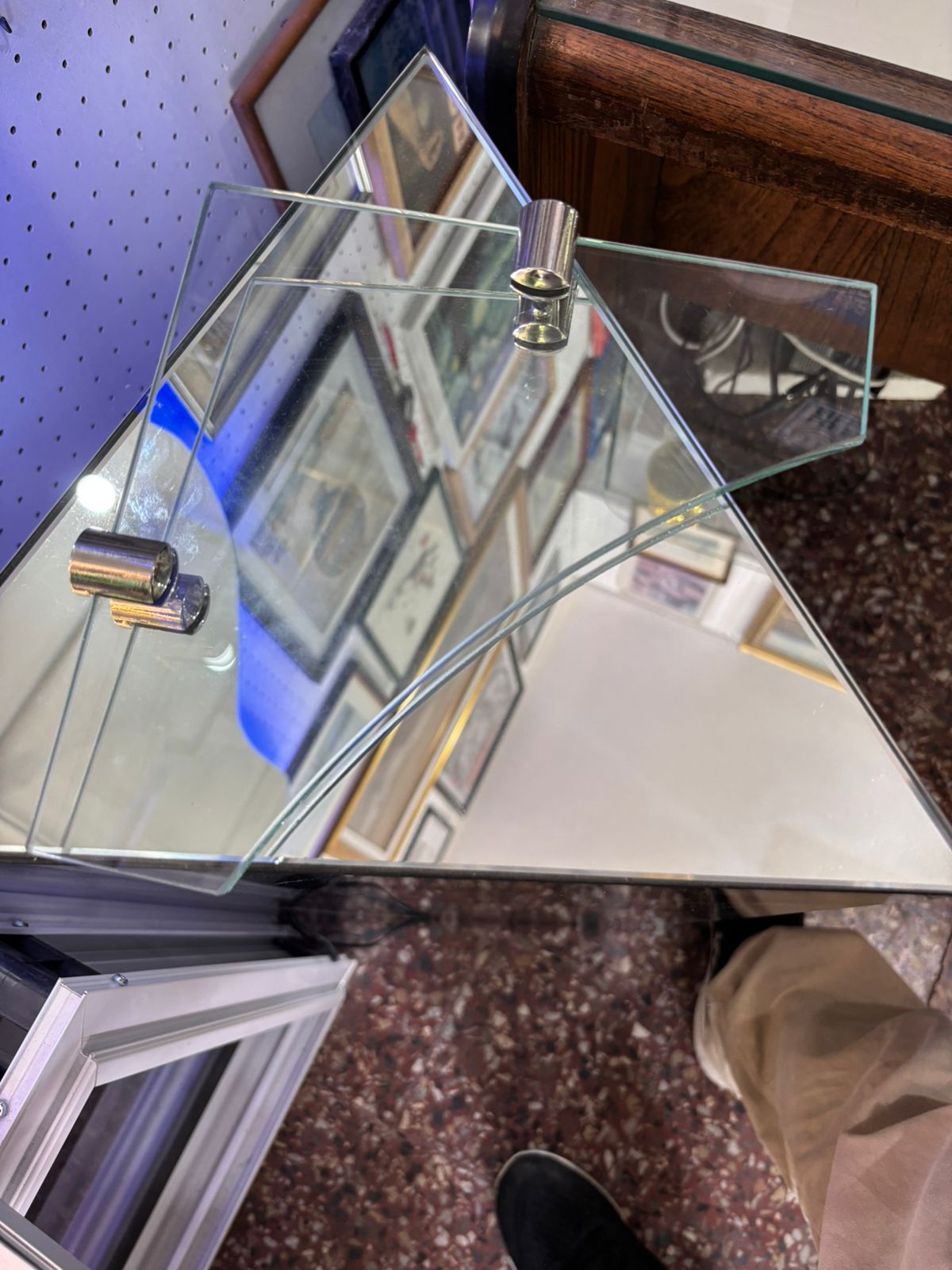 Esquinero de vidrio de 6mm 25x25